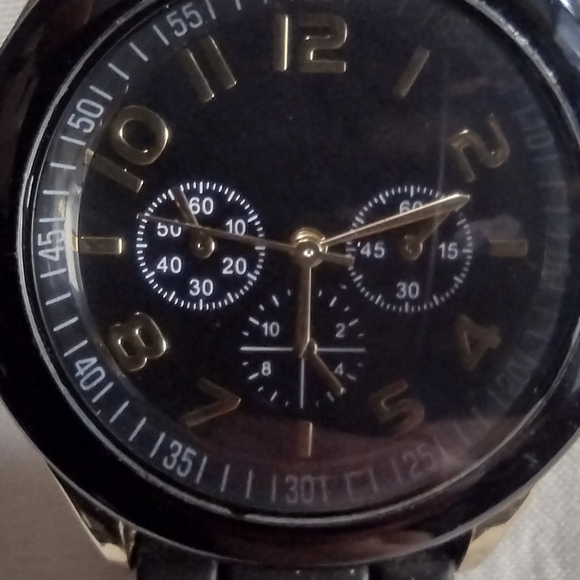 Watch - Picture 5 of 9